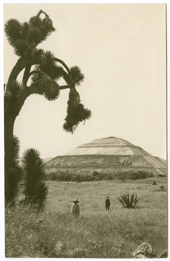 San Juan Teotihuacan, La Pirámide del Sol, by Hugo Brehme, ca. 1906–1920.